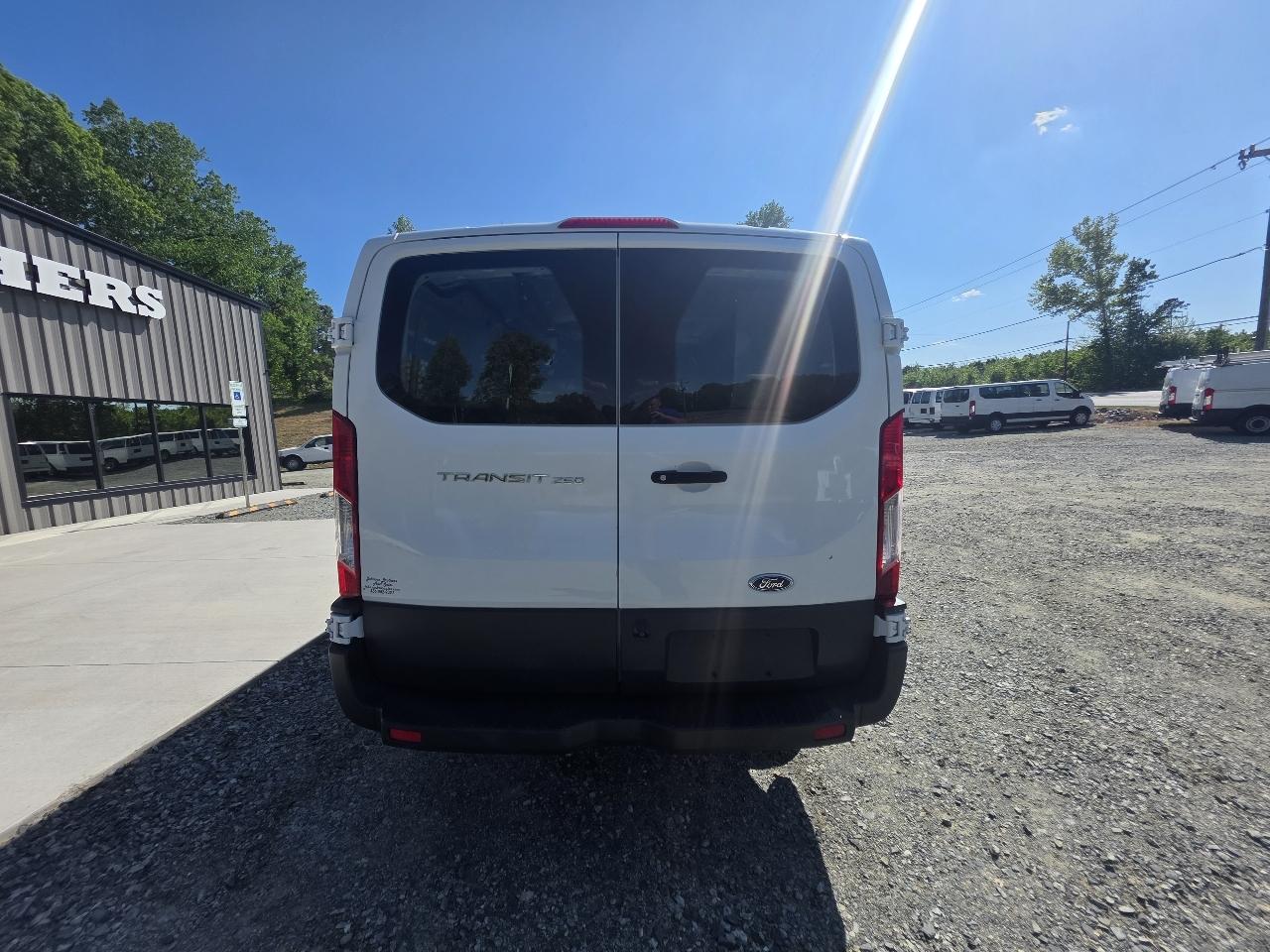 Ford Transit 250 Van Low Roof 60/40 Pass.130-in. WB 2018