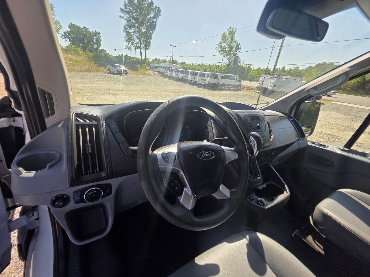 Ford Transit 250 Van Low Roof 60/40 Pass.130-in. WB 2018