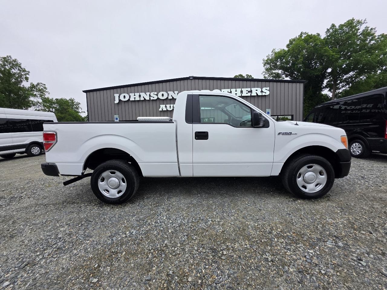 Ford F-150 2WD Reg Cab 126" XL 2009