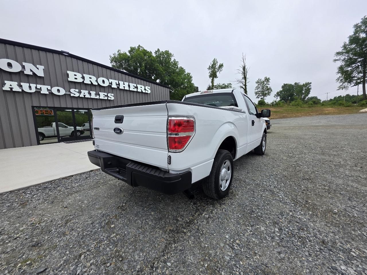 Ford F-150 2WD Reg Cab 126" XL 2009