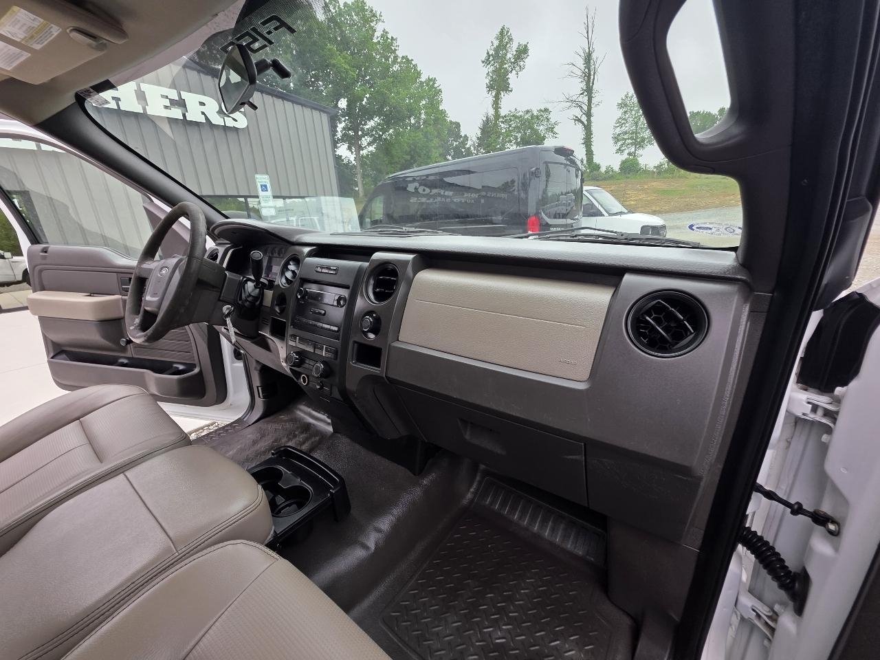 Ford F-150 2WD Reg Cab 126" XL 2009