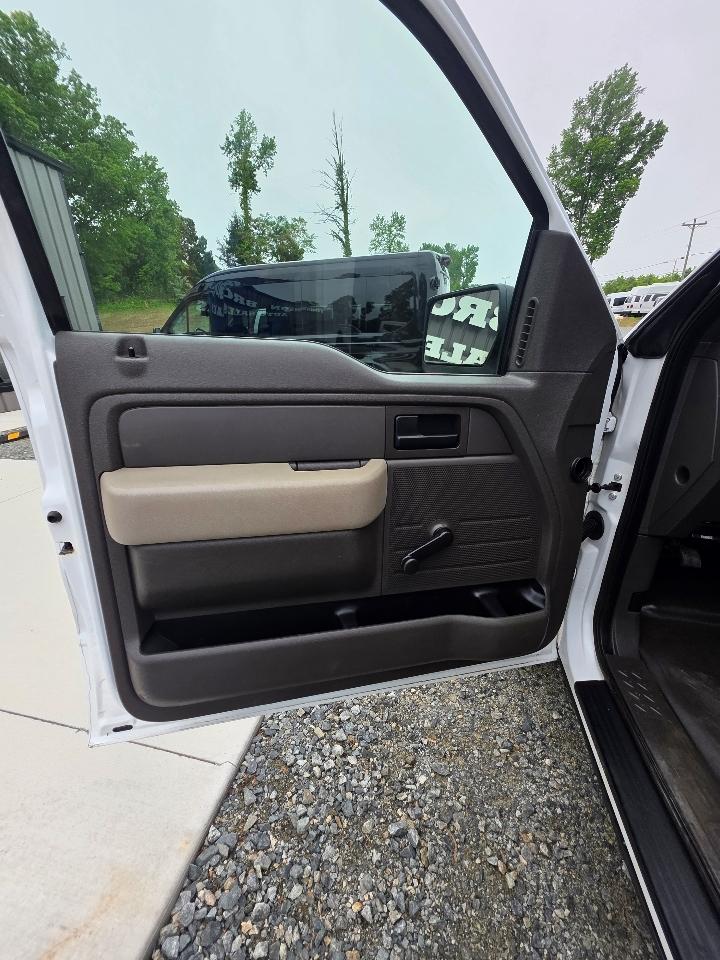 Ford F-150 2WD Reg Cab 126" XL 2009