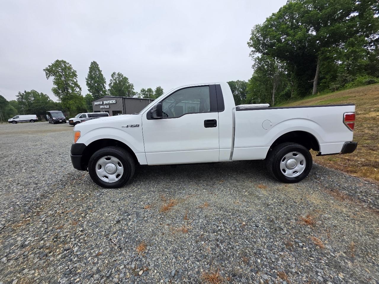 Ford F-150 2WD Reg Cab 126" XL 2009