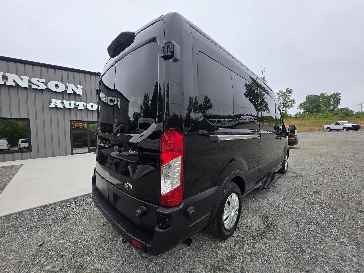 Ford Transit 350 Wagon Med. Roof XL w/Sliding Pass. 148-in. WB 2020