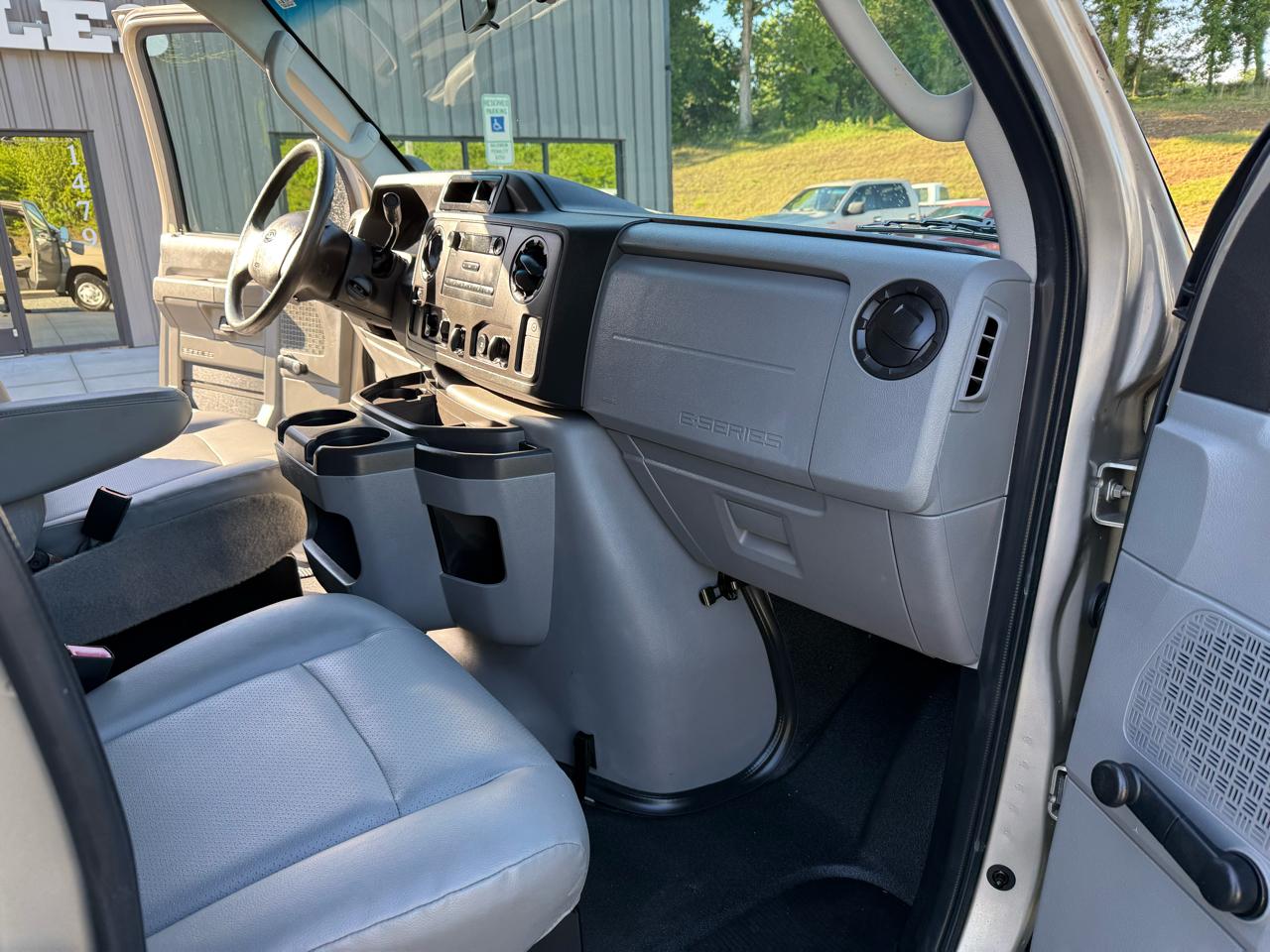 Ford Econoline E-250 2014
