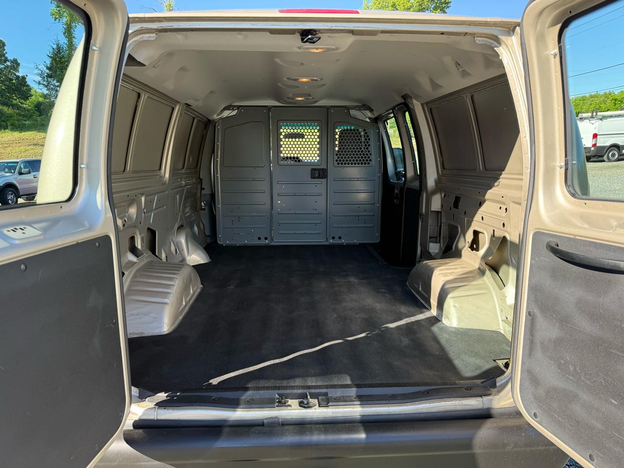 Ford Econoline E-250 2014