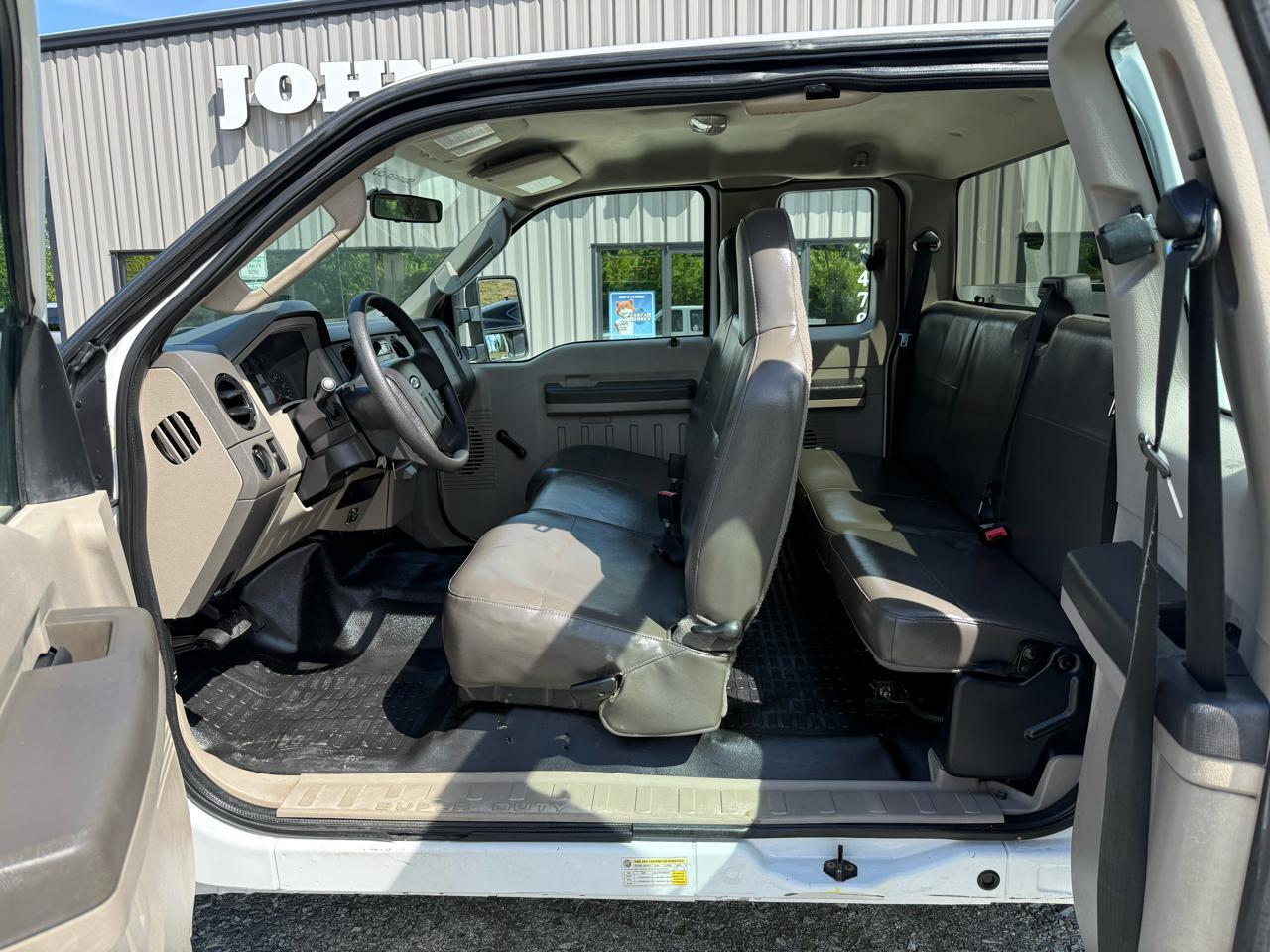 Ford F-250 SD XL SuperCab Long Bed 2WD 2010