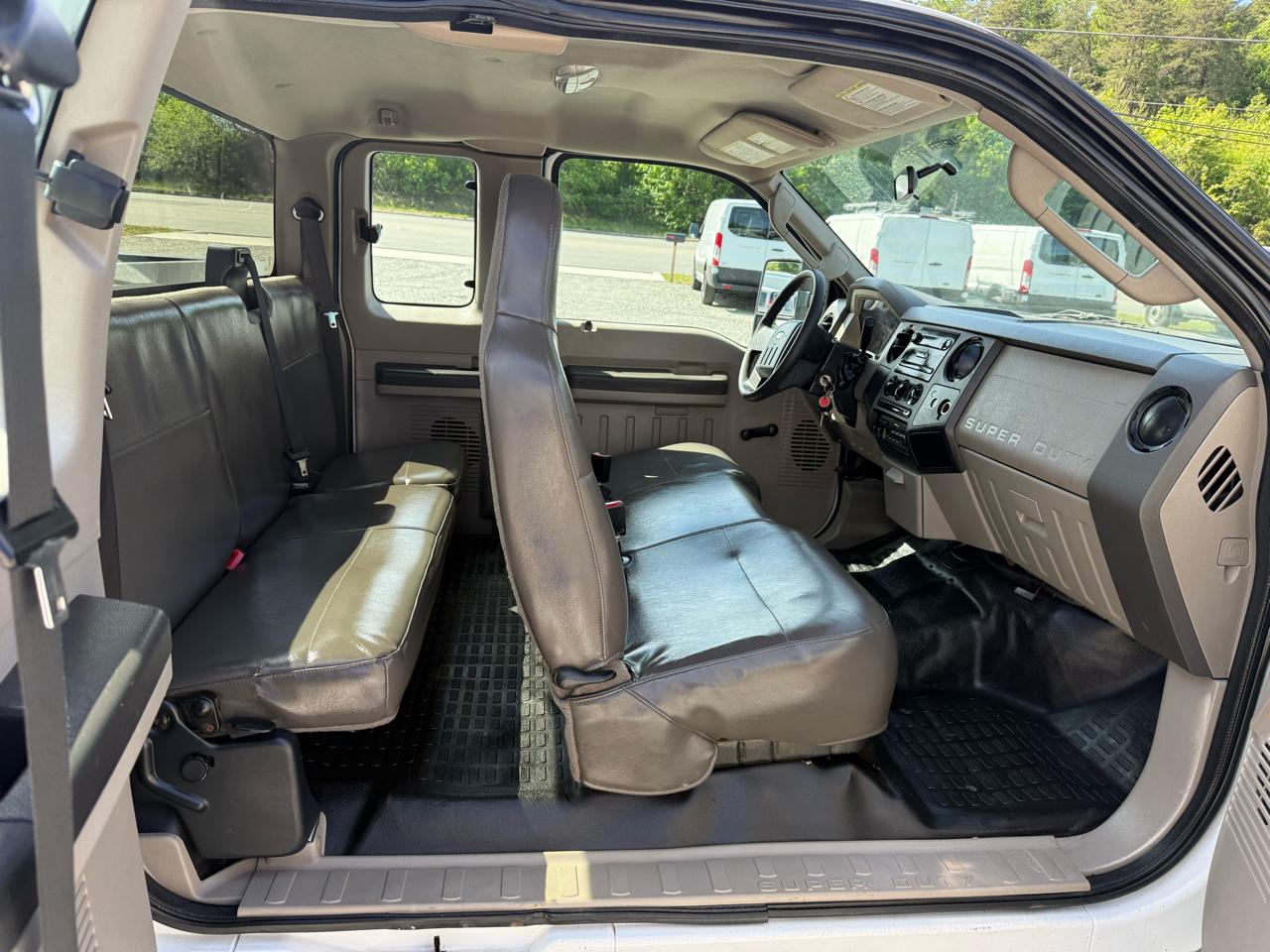 Ford F-250 SD XL SuperCab Long Bed 2WD 2010