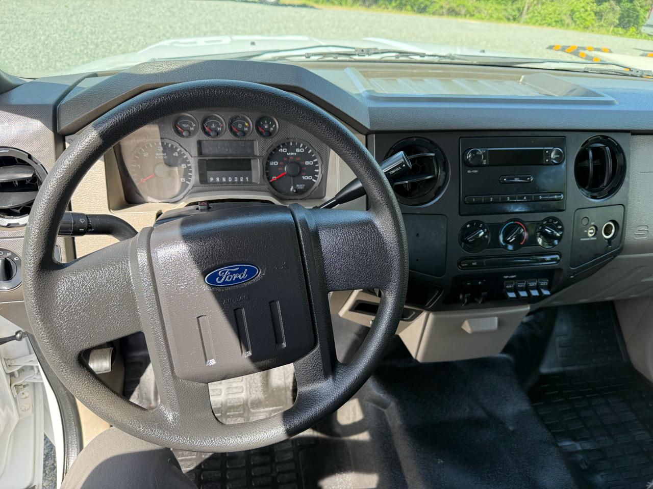 Ford F-250 SD XL SuperCab Long Bed 2WD 2010