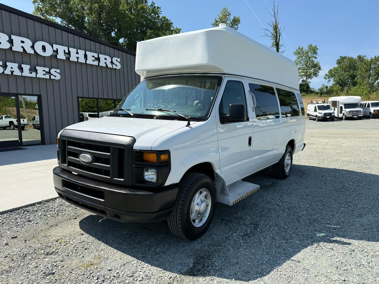 Ford Econoline E-350 Super Duty Extended 2014