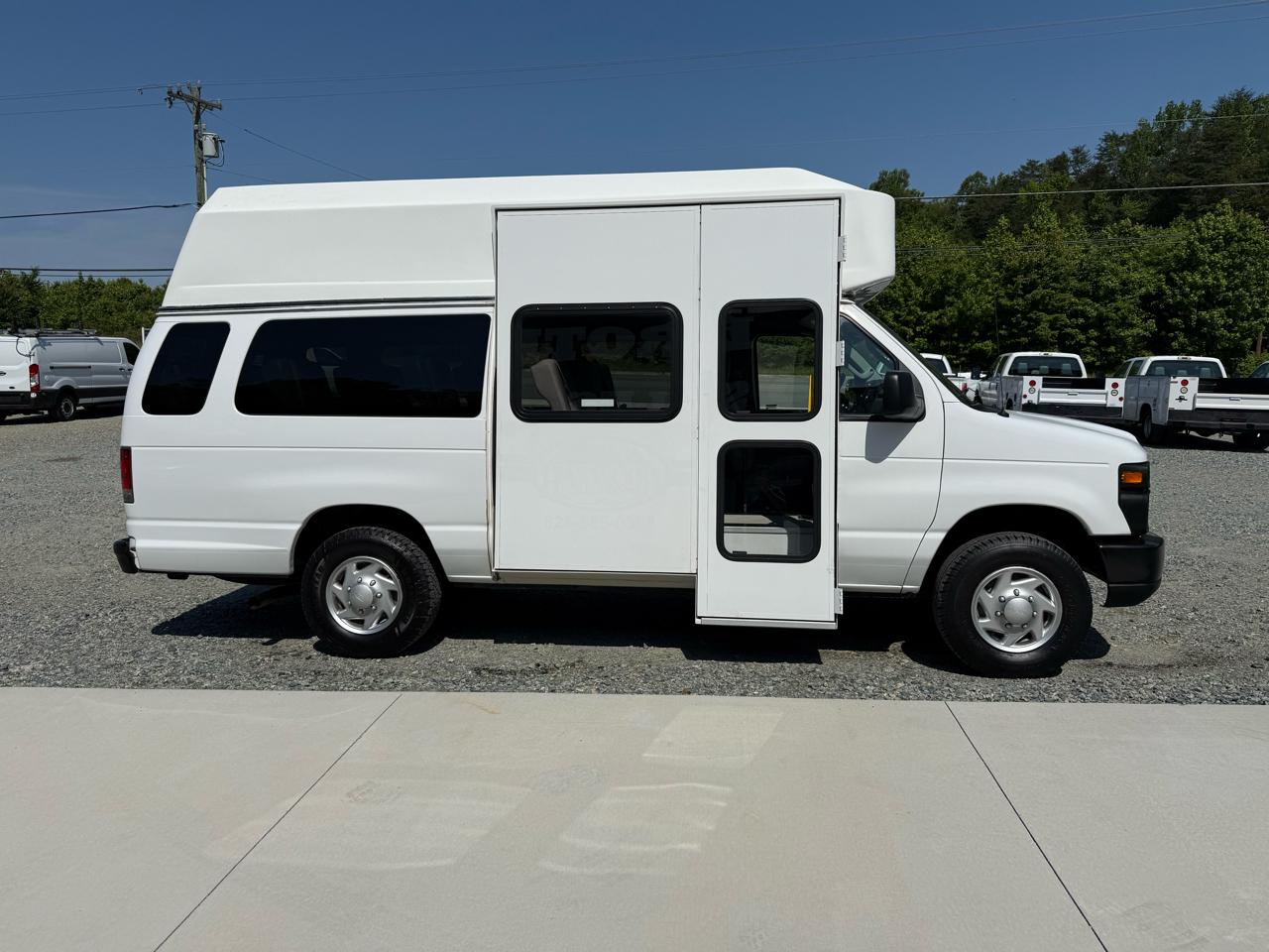 Ford Econoline E-350 Super Duty Extended 2014