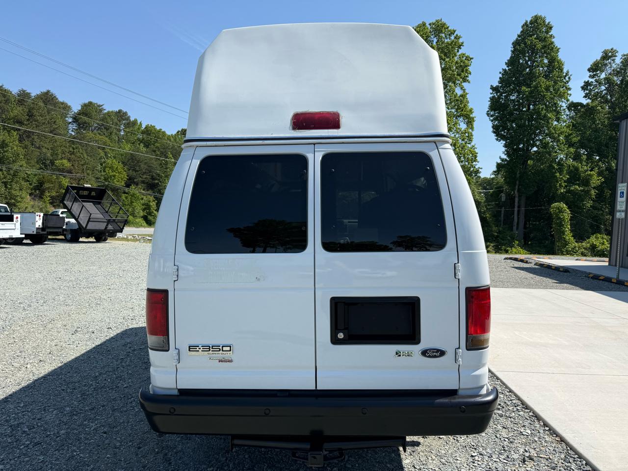Ford Econoline E-350 Super Duty Extended 2014