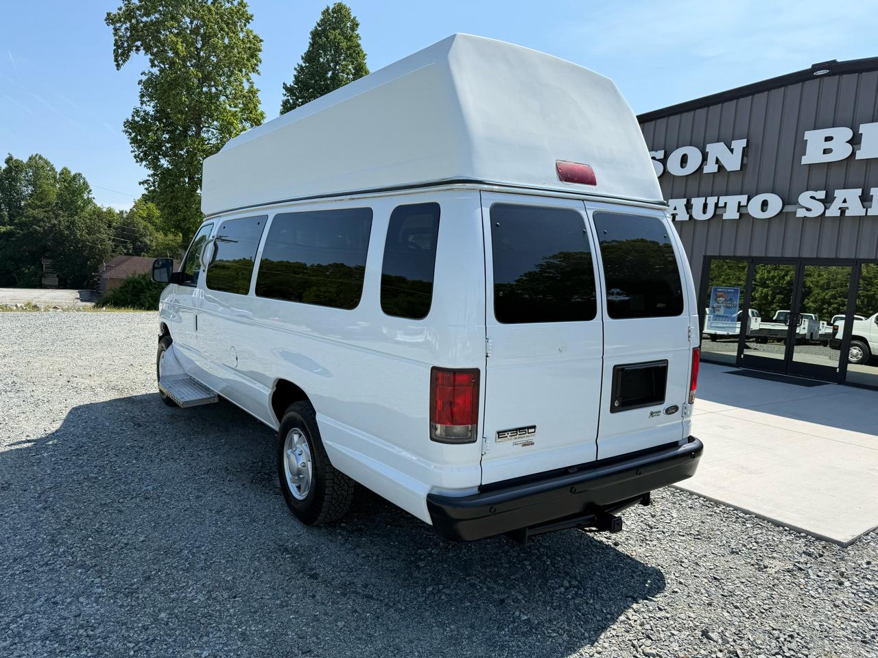 Ford Econoline E-350 Super Duty Extended 2014
