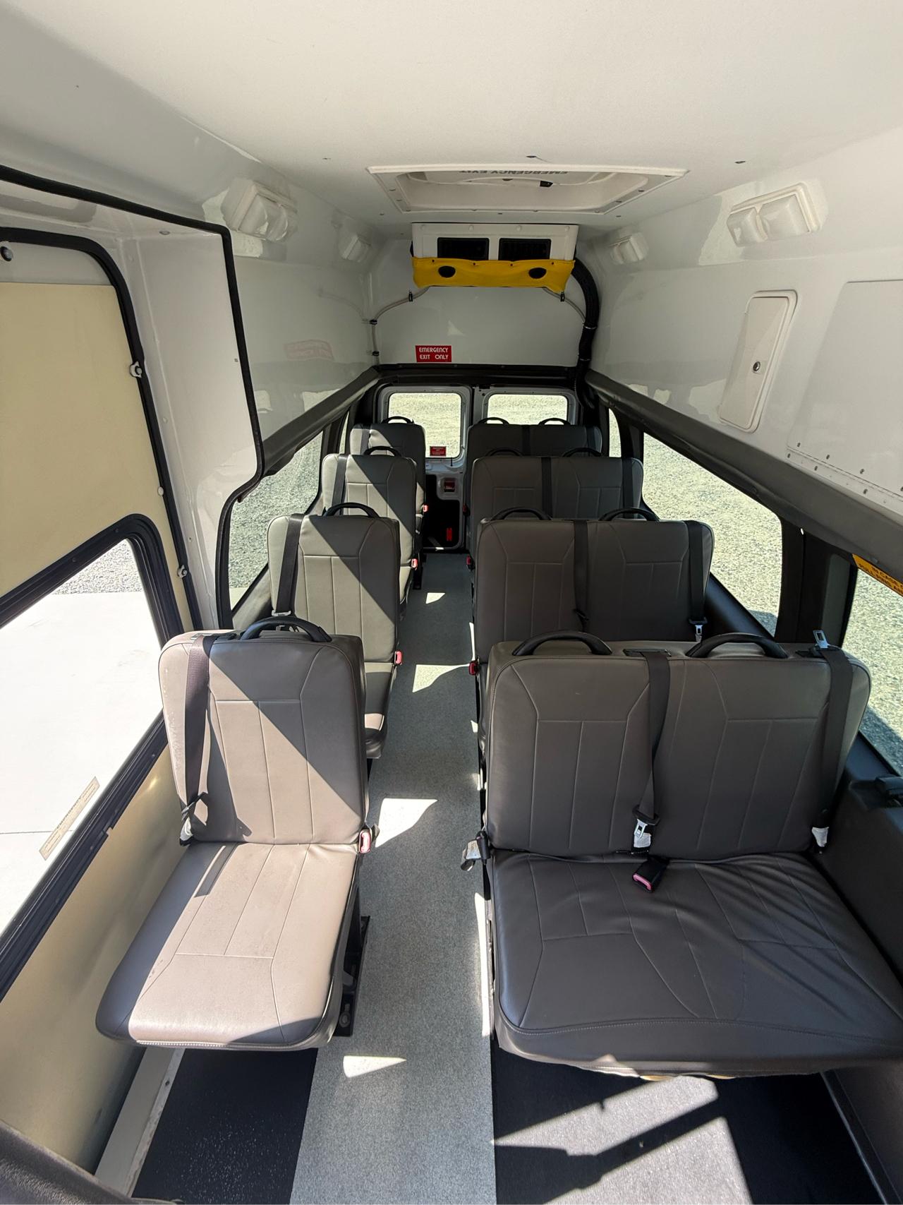 Ford Econoline E-350 Super Duty Extended 2014