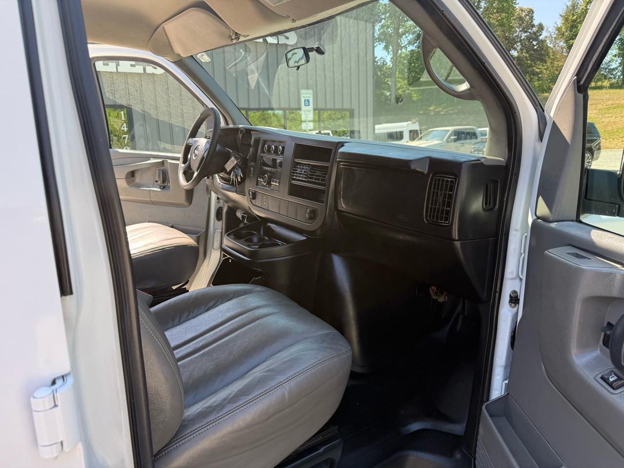 GMC Savana G3500 Cargo 2008