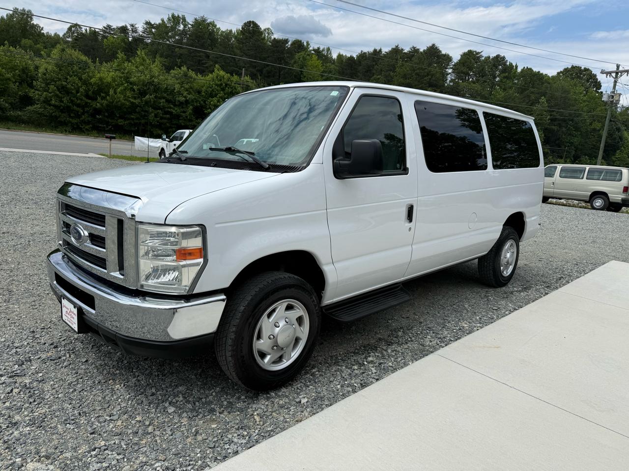 Ford Econoline E-350 XL Super Duty 2014