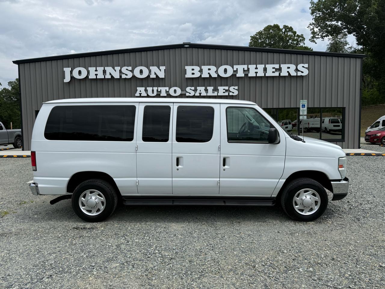 Ford Econoline E-350 XL Super Duty 2014