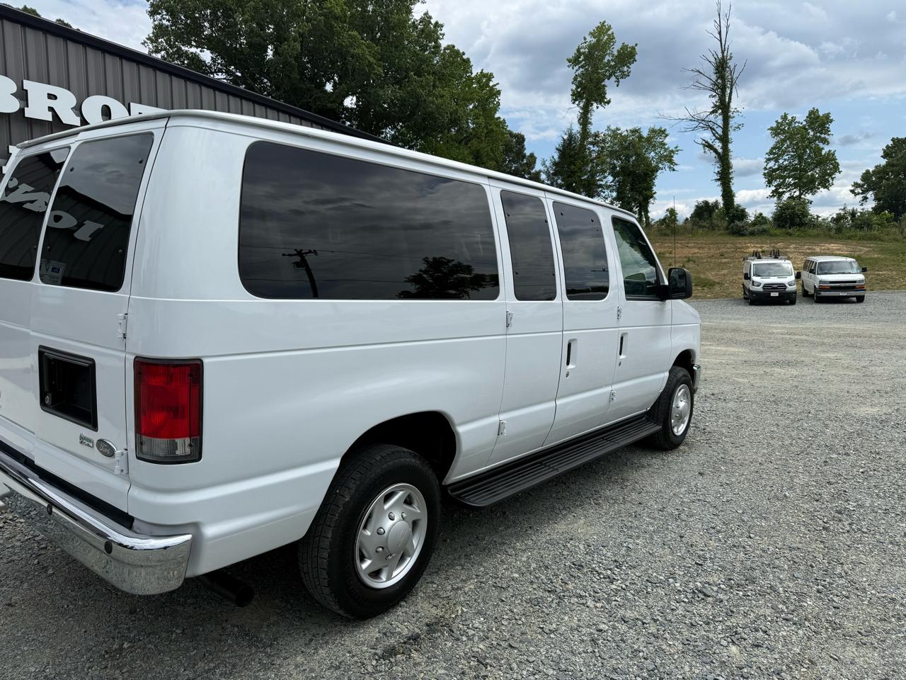 Ford Econoline E-350 XL Super Duty 2014