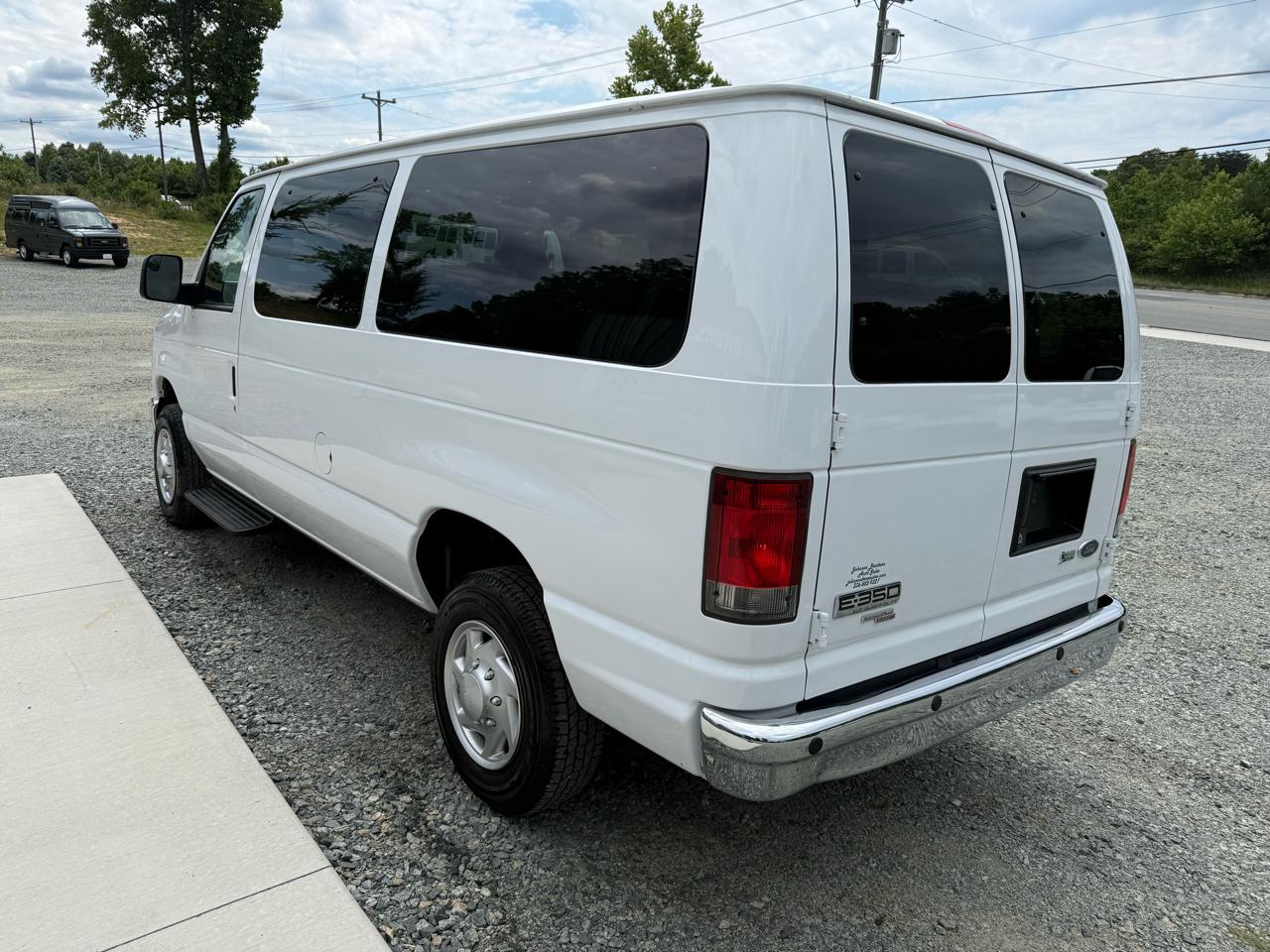 Ford Econoline E-350 XL Super Duty 2014