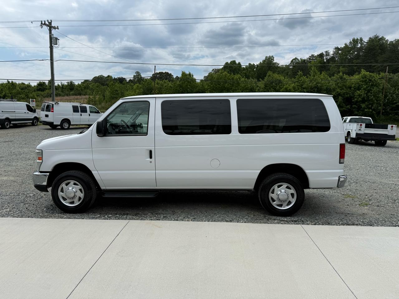 Ford Econoline E-350 XL Super Duty 2014