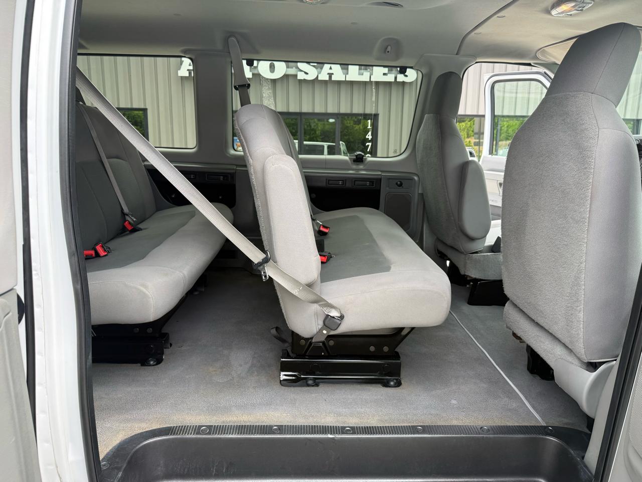 Ford Econoline E-350 XL Super Duty 2014