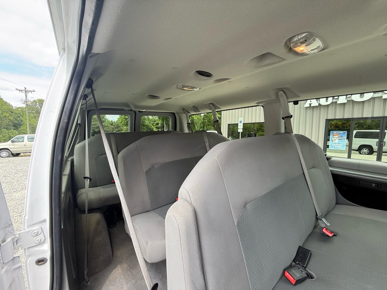 Ford Econoline E-350 XL Super Duty 2014