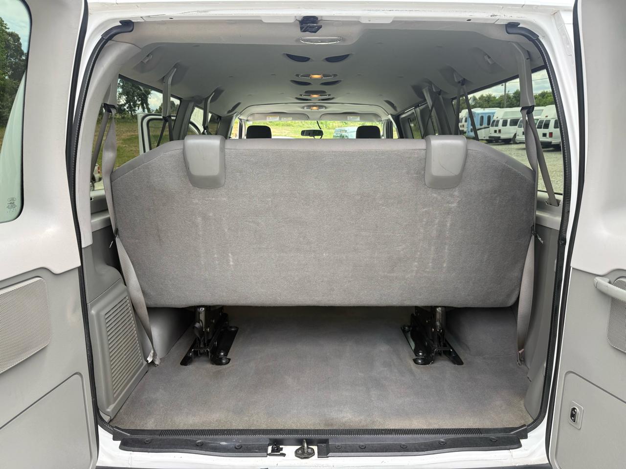 Ford Econoline E-350 XL Super Duty 2014