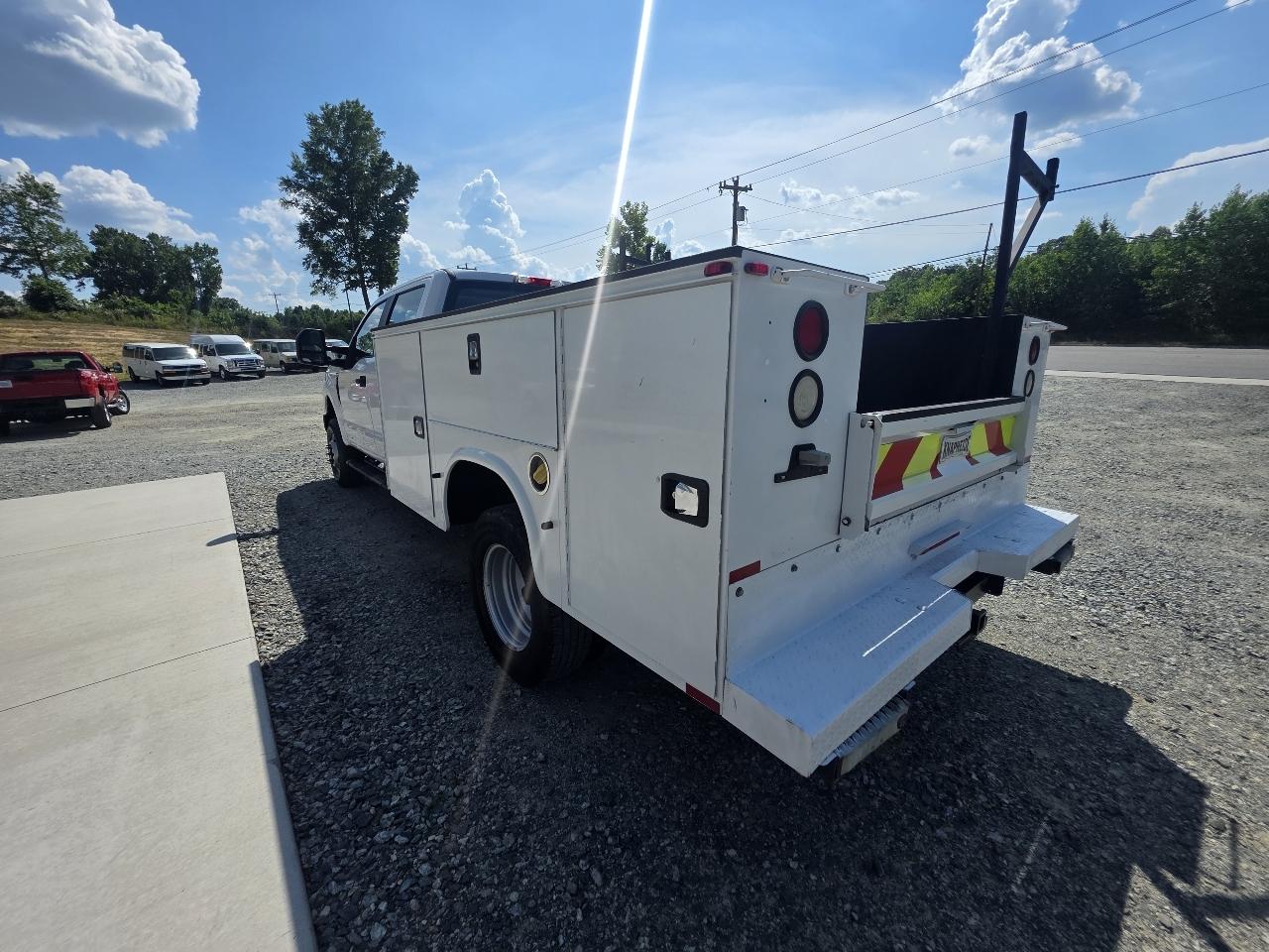Ford F-350 SD XL Crew Cab DRW 4WD 2017