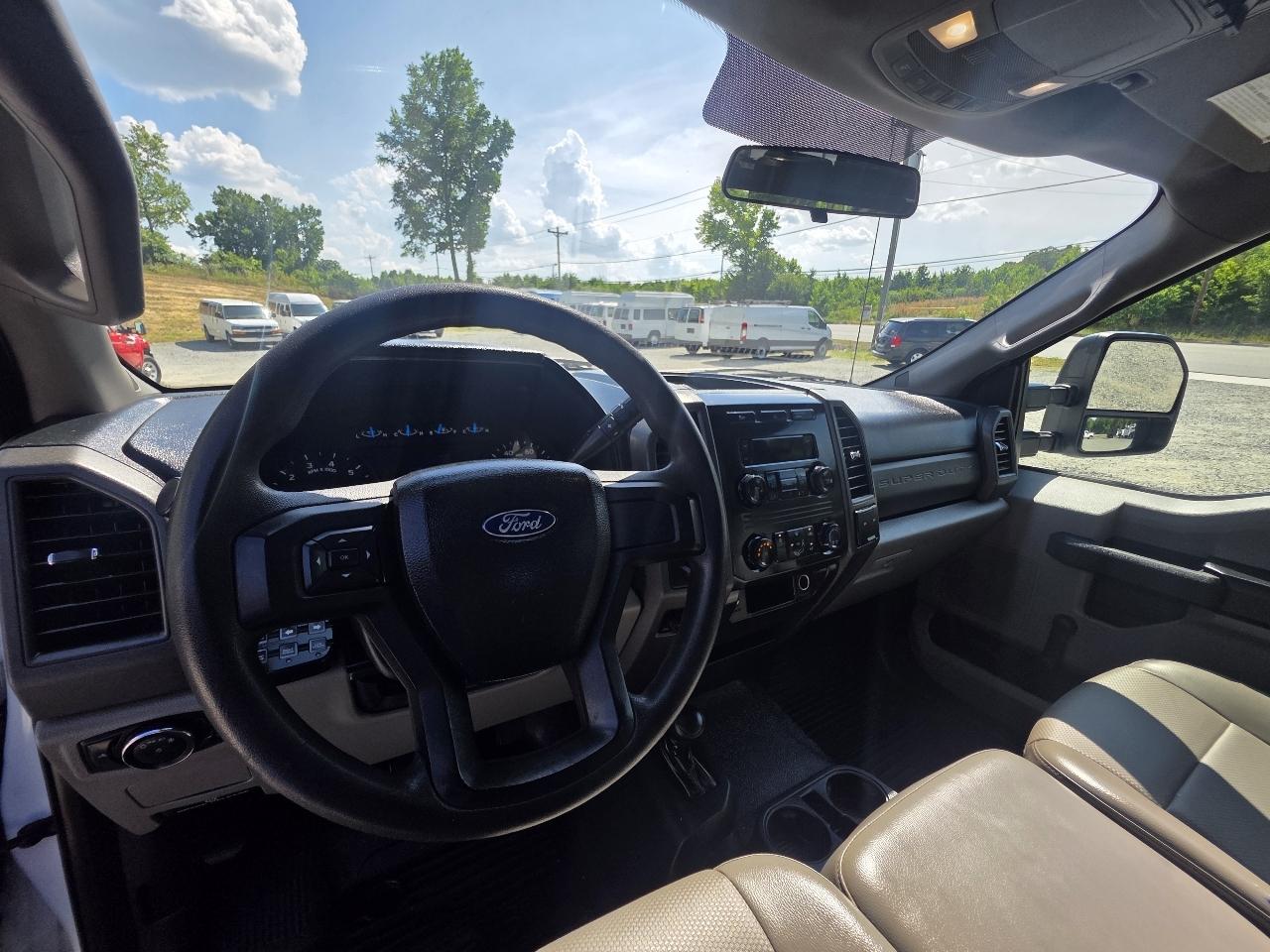 Ford F-350 SD XL Crew Cab DRW 4WD 2017