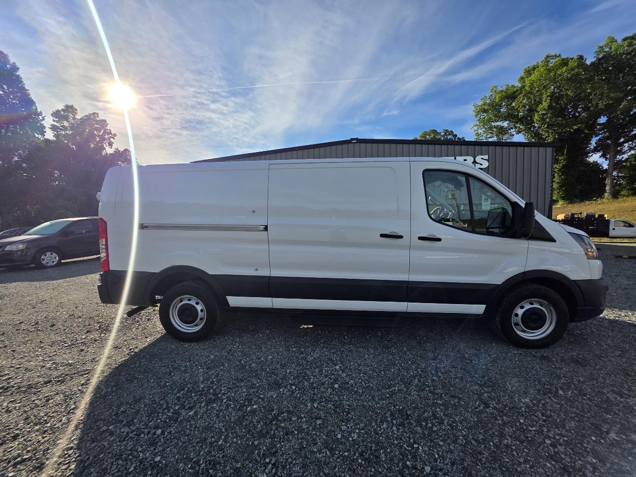 Ford Transit 250 Van Low Roof w/Sliding Pass. 130-in. WB 2020