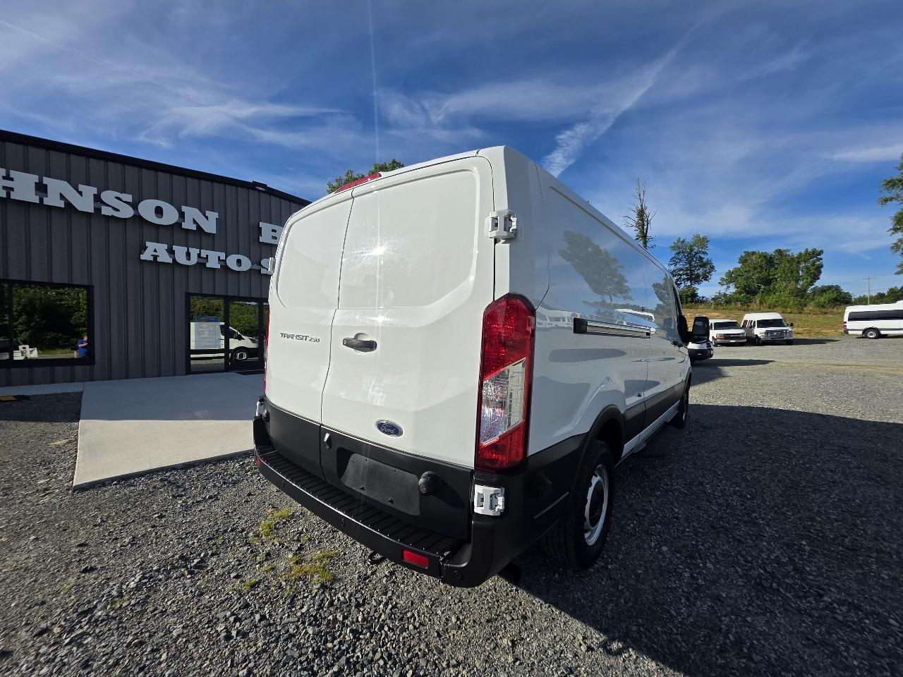 Ford Transit 250 Van Low Roof w/Sliding Pass. 130-in. WB 2020
