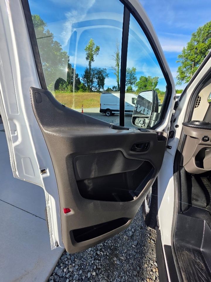 Ford Transit 250 Van Low Roof w/Sliding Pass. 130-in. WB 2020