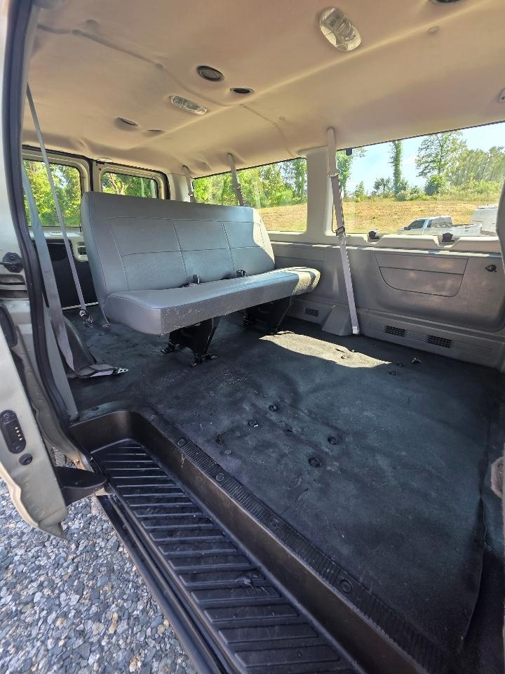 Ford Econoline E-350 XL Super Duty 2004