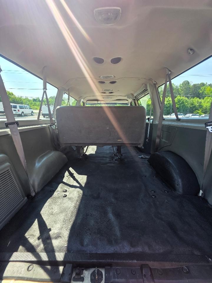 Ford Econoline E-350 XL Super Duty 2004