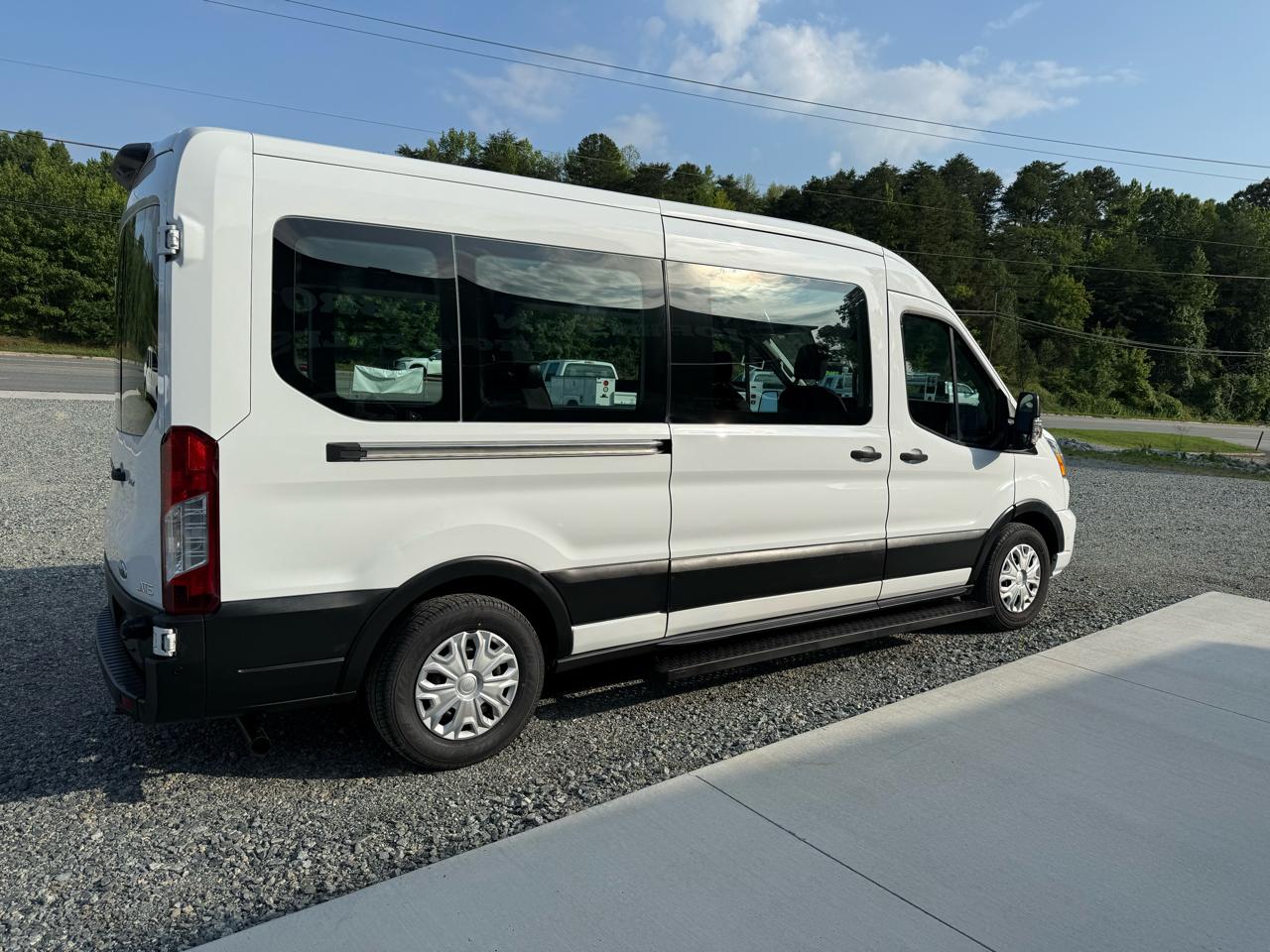 Ford Transit 350 Wagon Med. Roof XL w/Sliding Pass. 148-in. WB 2020