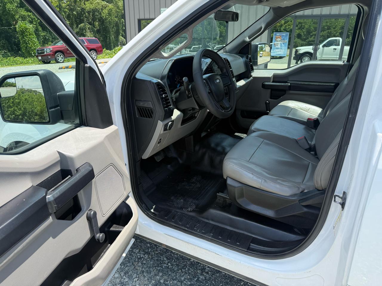 Ford F-150 2WD Reg Cab 126" XL 2015