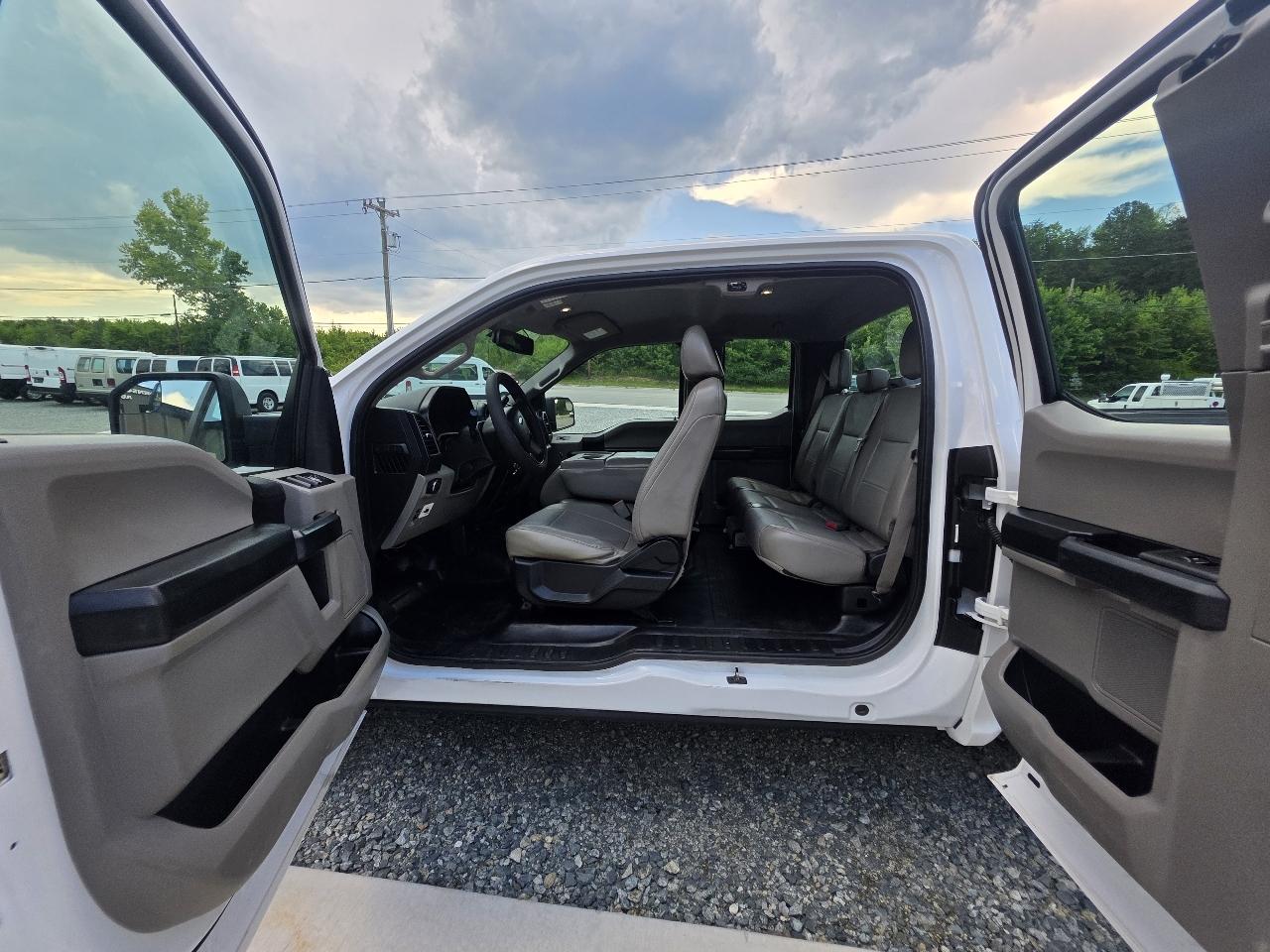 Ford F-150 2WD SuperCab 145" XL 2016