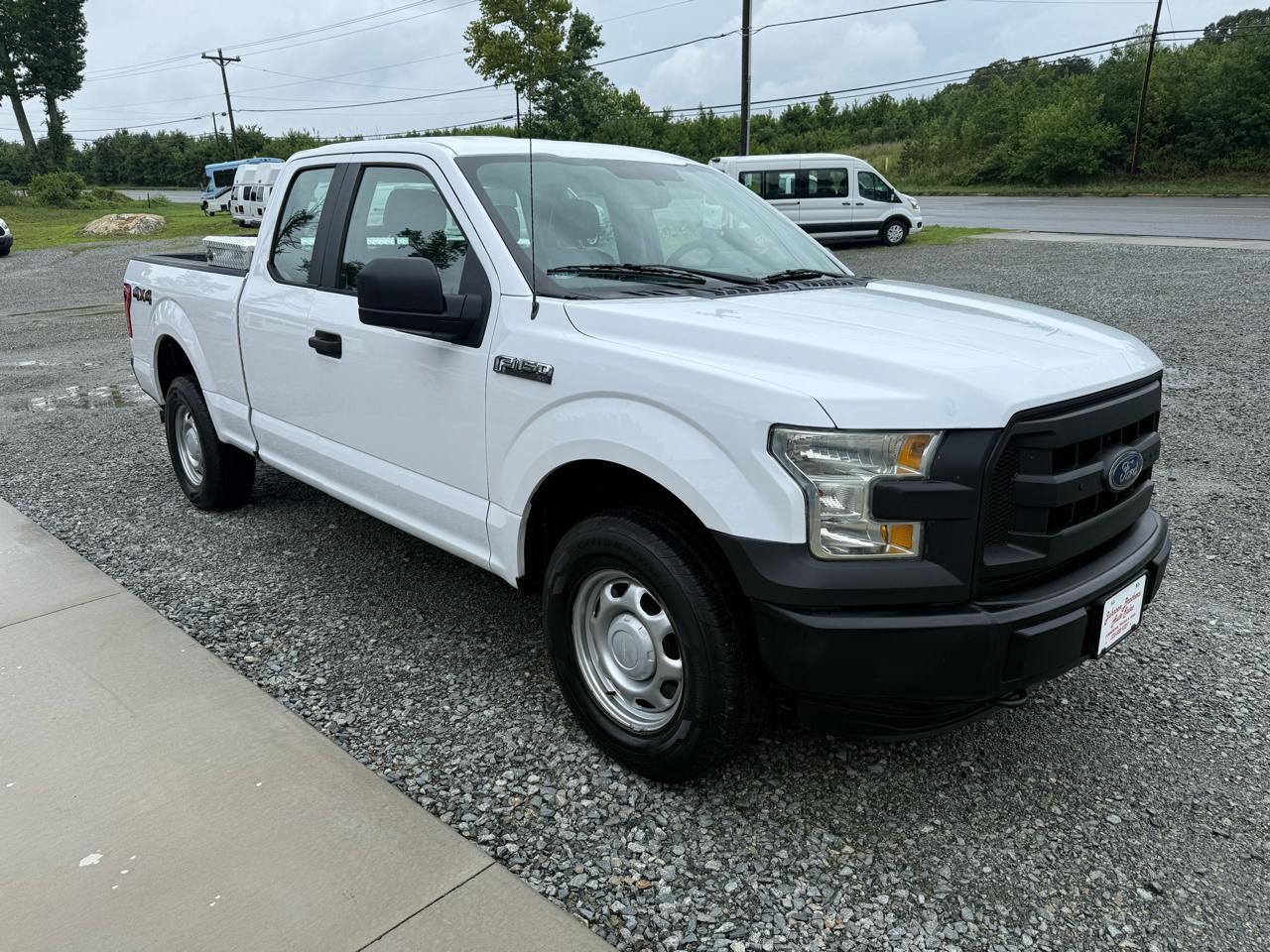 Ford F-150 4WD SuperCab 145" XL 2015