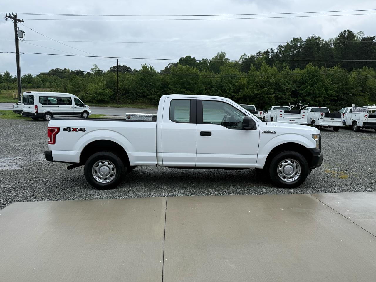 Ford F-150 4WD SuperCab 145" XL 2015