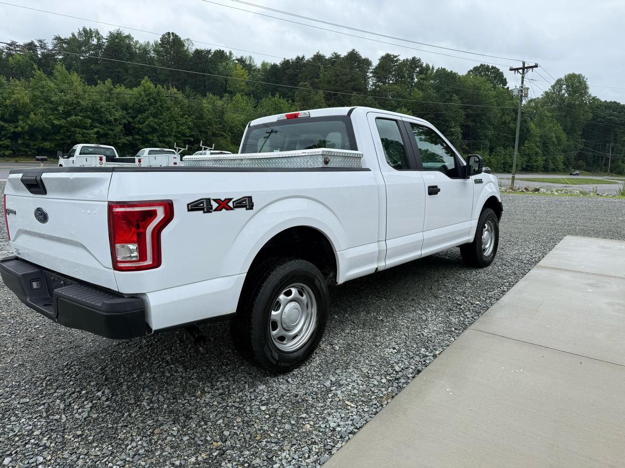 Ford F-150 4WD SuperCab 145" XL 2015