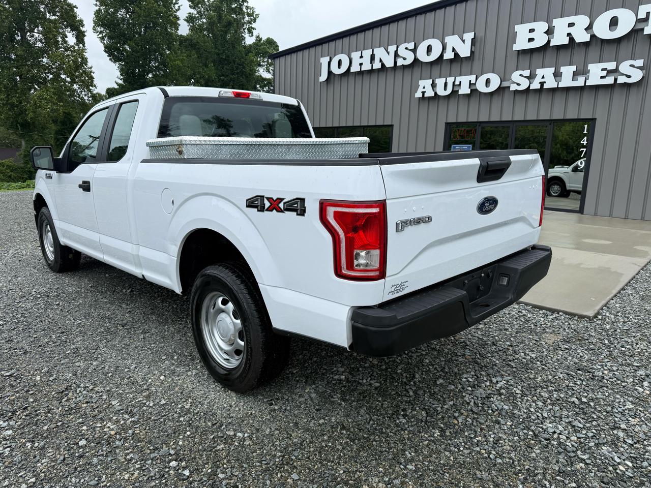 Ford F-150 4WD SuperCab 145" XL 2015