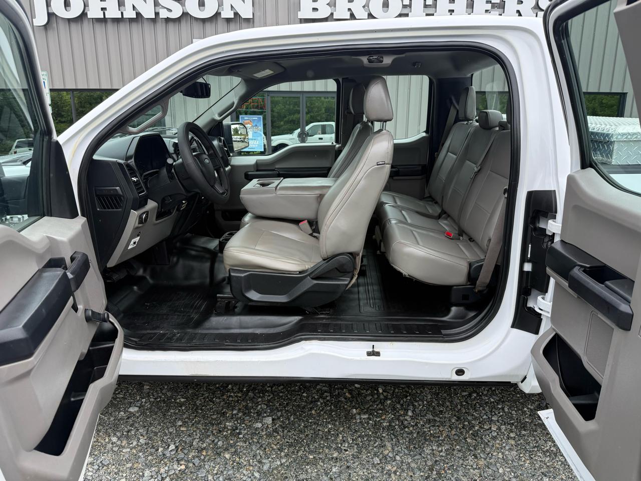 Ford F-150 4WD SuperCab 145" XL 2015