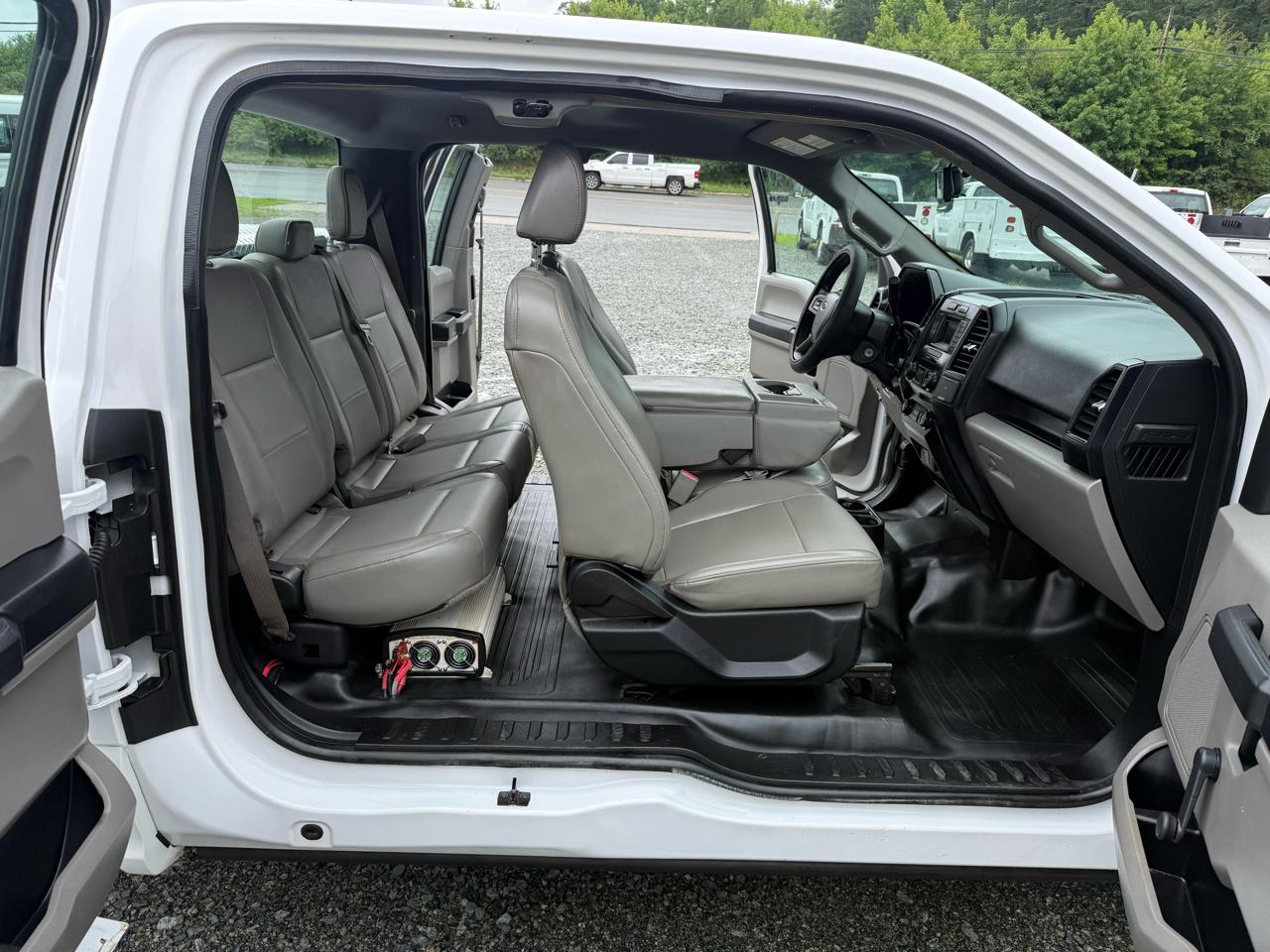 Ford F-150 4WD SuperCab 145" XL 2015