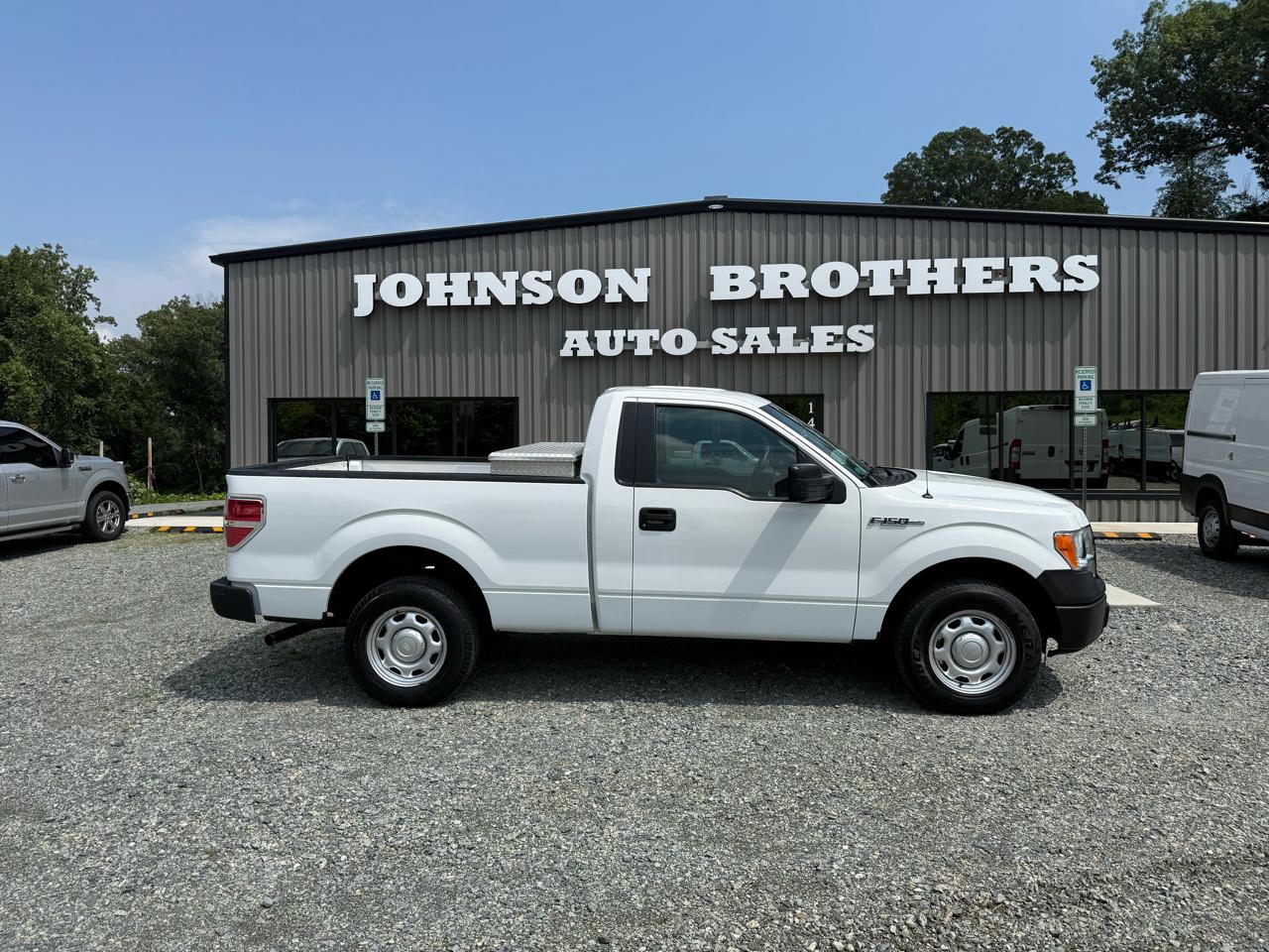 Ford F-150 2WD Reg Cab 122.5" XL 2014