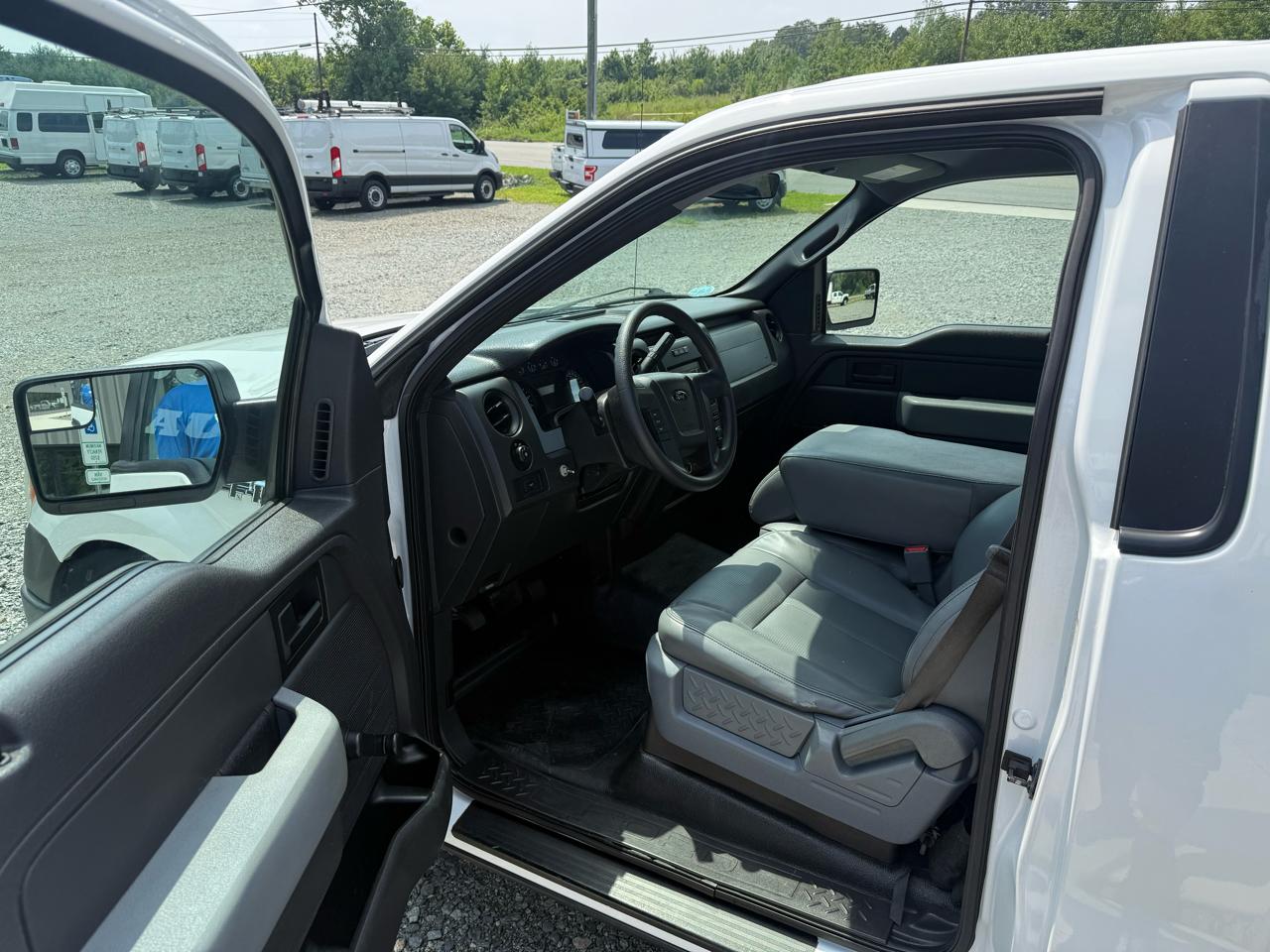 Ford F-150 2WD Reg Cab 122.5" XL 2014