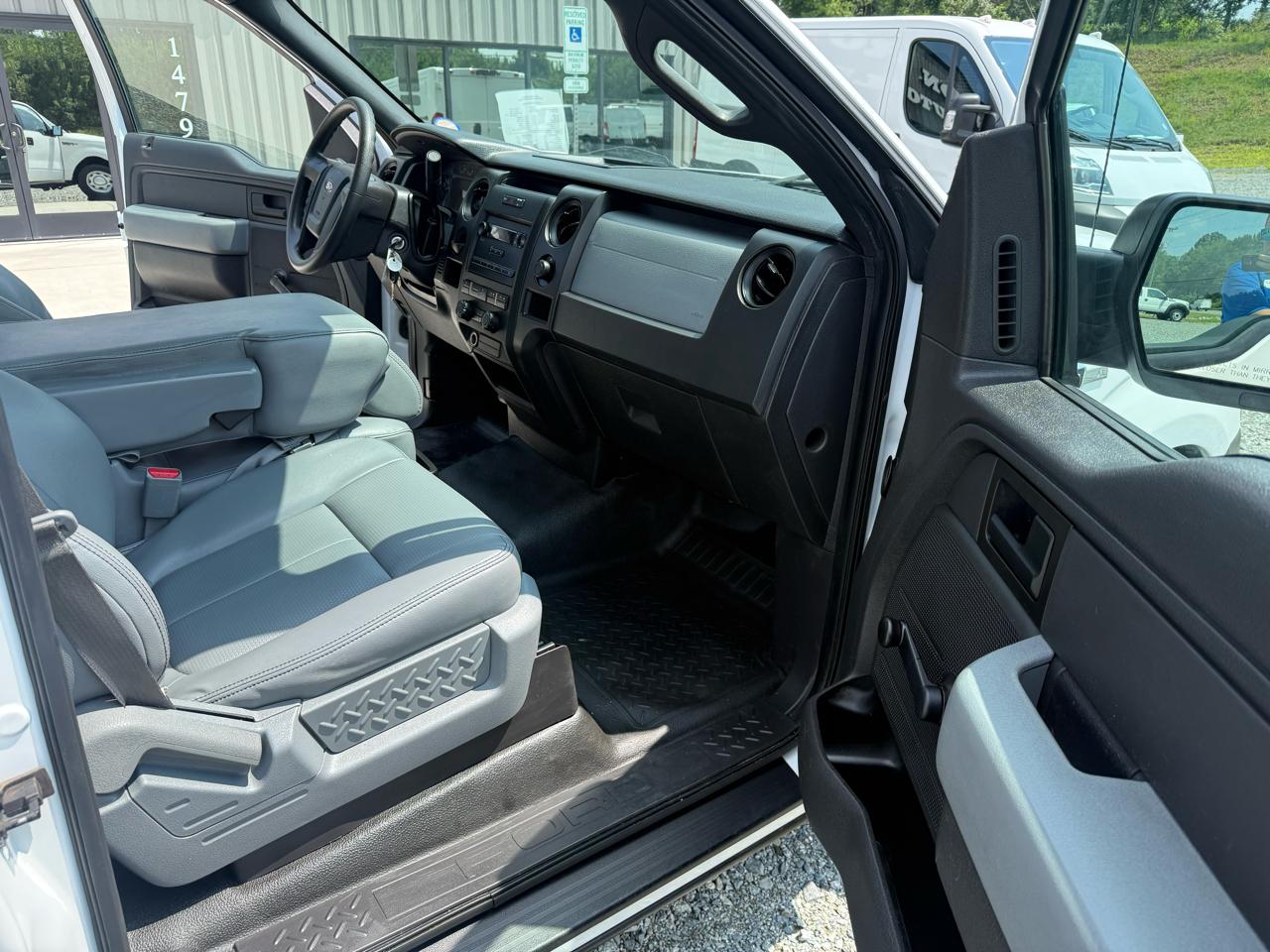 Ford F-150 2WD Reg Cab 122.5" XL 2014