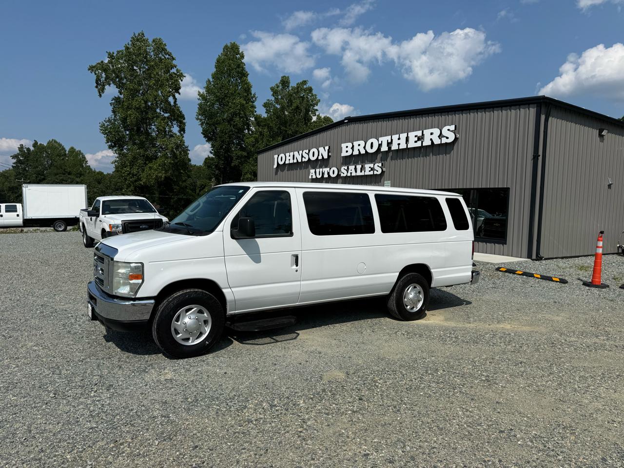 Ford Econoline E-350 XLT Super Duty Extended 2013