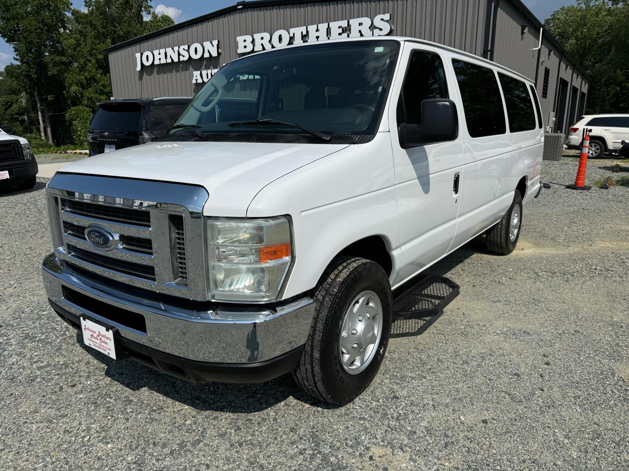Ford Econoline E-350 XLT Super Duty Extended 2013