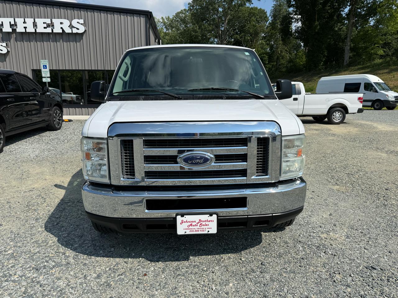 Ford Econoline E-350 XLT Super Duty Extended 2013