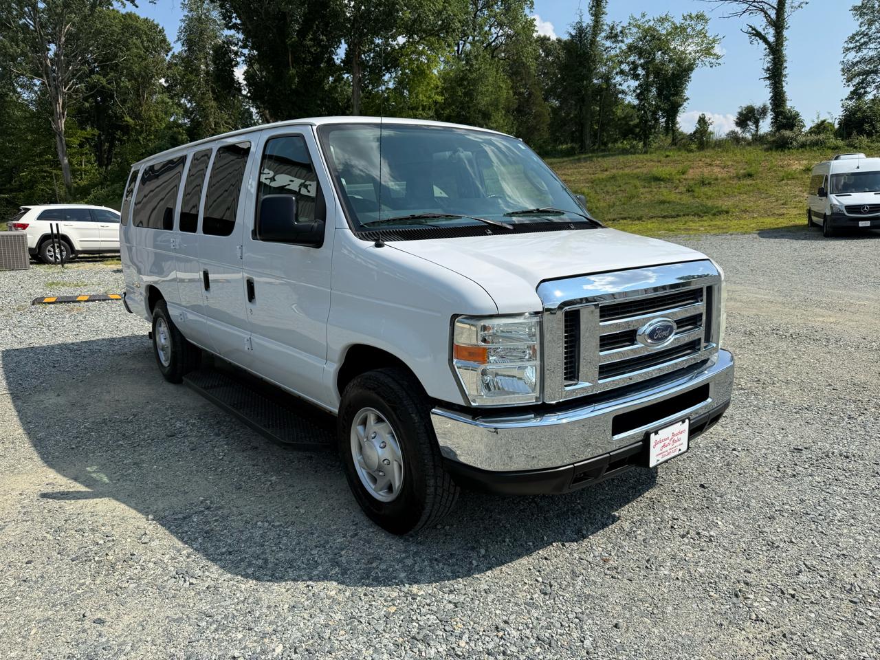 Ford Econoline E-350 XLT Super Duty Extended 2013